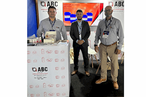 No estande da ABC, esq. Anderson, Conrado e Jose C